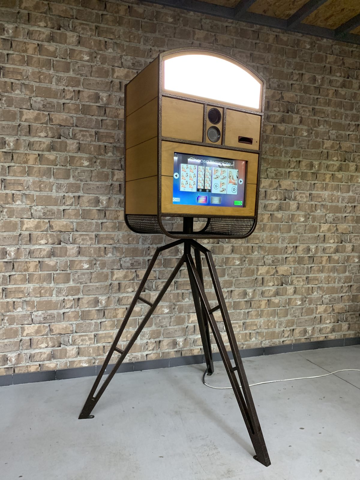 Фотобокс Retro – дерев'яний корпус, вигляд спереду